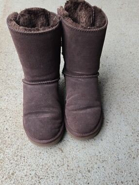 Size 8 Ugg Brown Bow Winter Boots